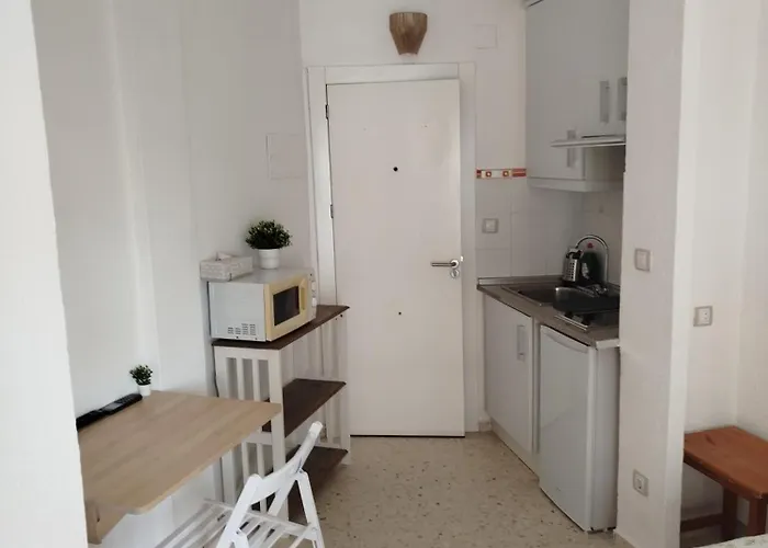 Estudio 2 Personas Con Piscina En *