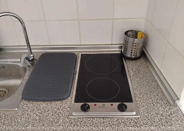 Estudio 2 Personas Con Piscina En *